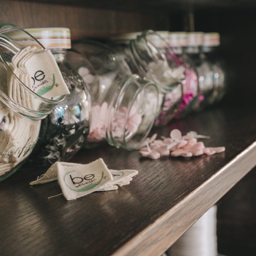 moule en bois pour chapeau dans l'atelier de be vernier