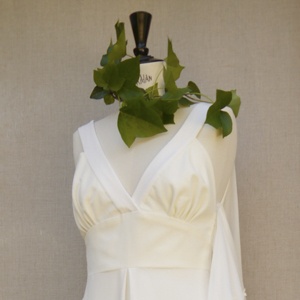 robe en velours et crêpe de soie sur un mannequin de couture shooting be vernier