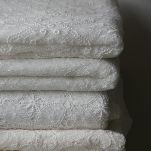 pile de dentelles dans l atelier de be vernier